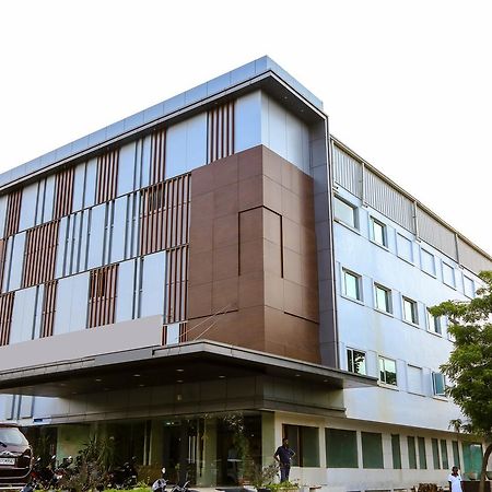 Oyo 6472 Hotel Metropolitan Vijayawada Bagian luar foto